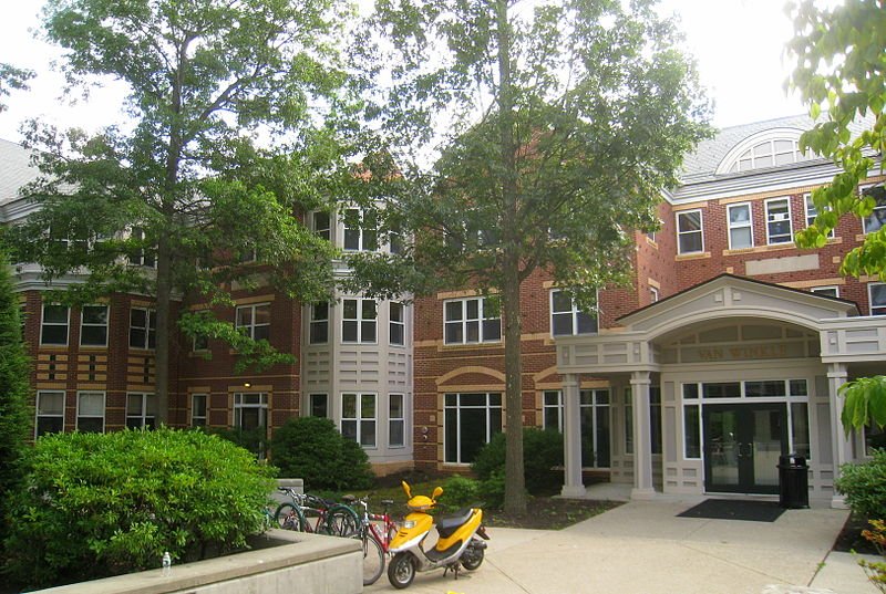 800px-Van_Winkle_Hall,_Babson_College_-_IMG_0441