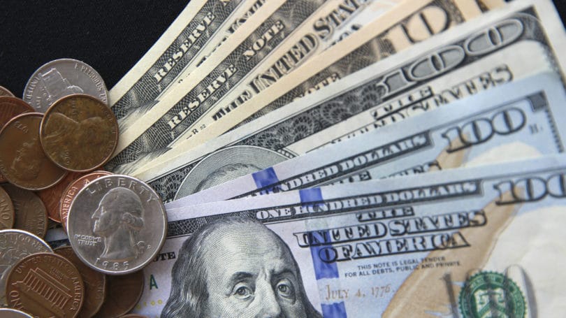 Dinero americano Monedas en efectivo Billetes de cien dólares