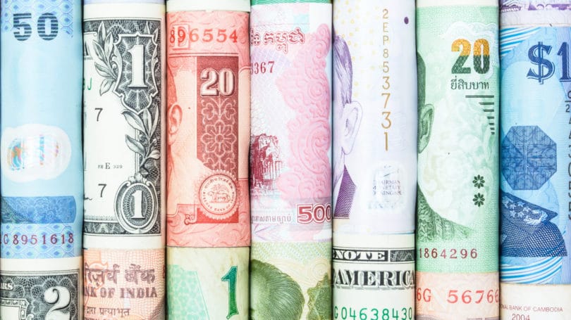 Evite las tarifas de cambio de moneda