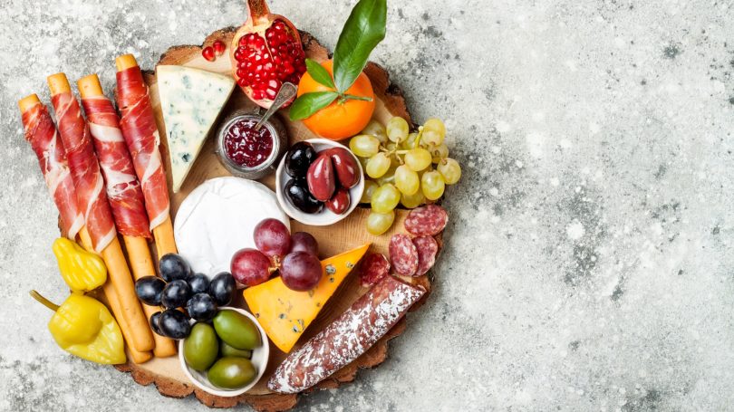 Tabla De Charcutería Queso Curado Uvas