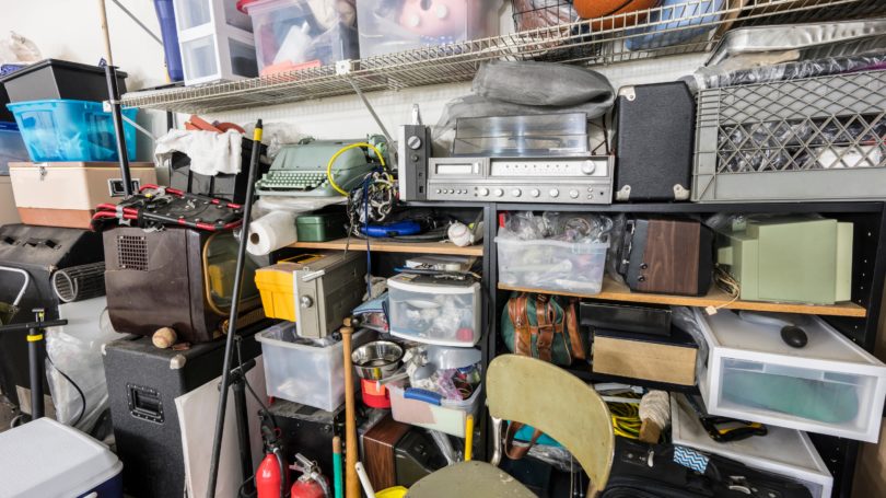 Desorden de electrónica vintage deportes basura garaje