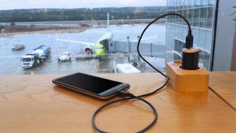 Adaptadores eléctricos Ferretería