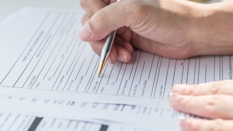 Llenado del formulario de solicitud Bolígrafo para documentos
