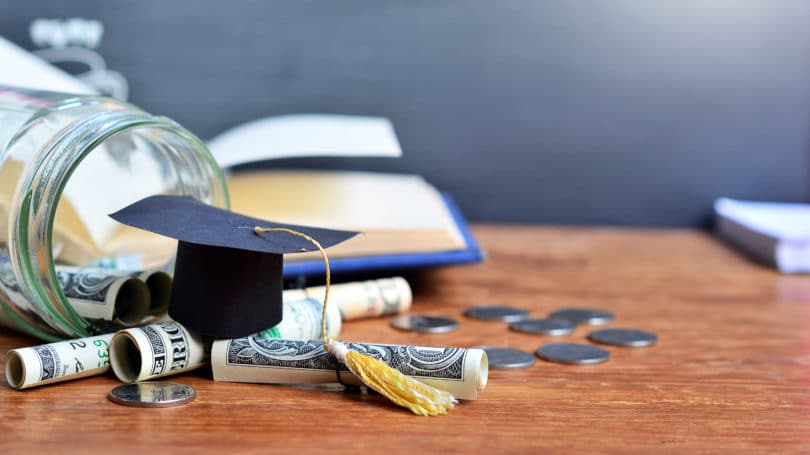 Límite de graduación Préstamos de dinero Ahorros Becas Costo de educación