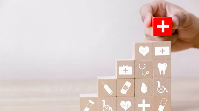 Bloques de cobertura de beneficios de seguro médico apilados