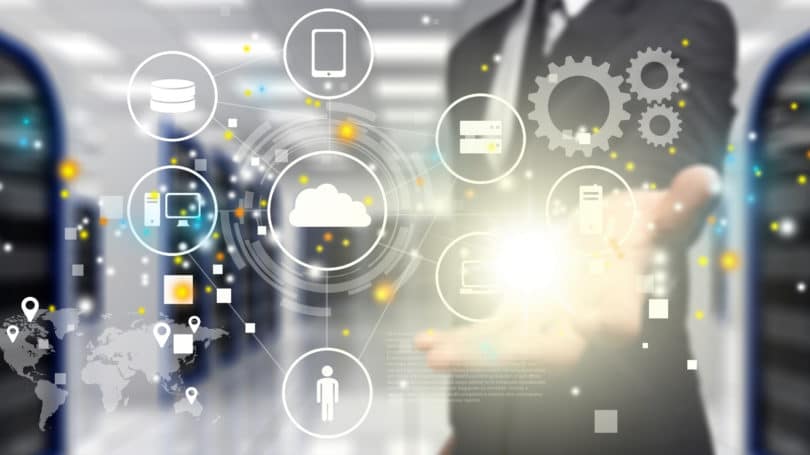 Tecnología de la información I Cloud Man in Suit