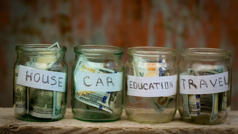Frascos de dinero Fondos de ahorro para viajes educativos en auto de la casa