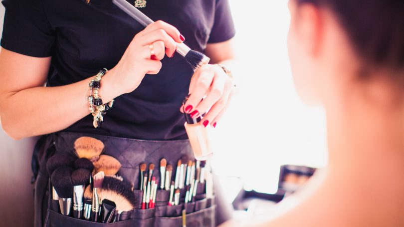 Pinceles para clientes de artistas de maquillaje