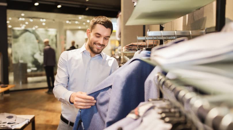 Hombre darse una vuelta