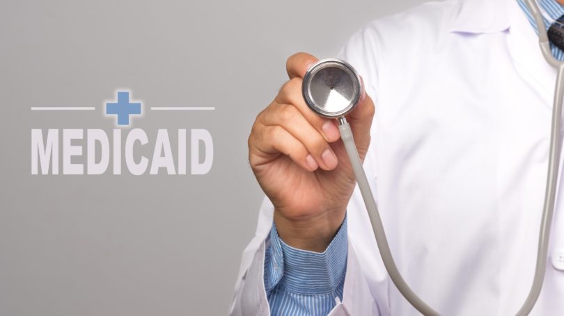 Estetoscopio de bata de laboratorio médico de Medicaid