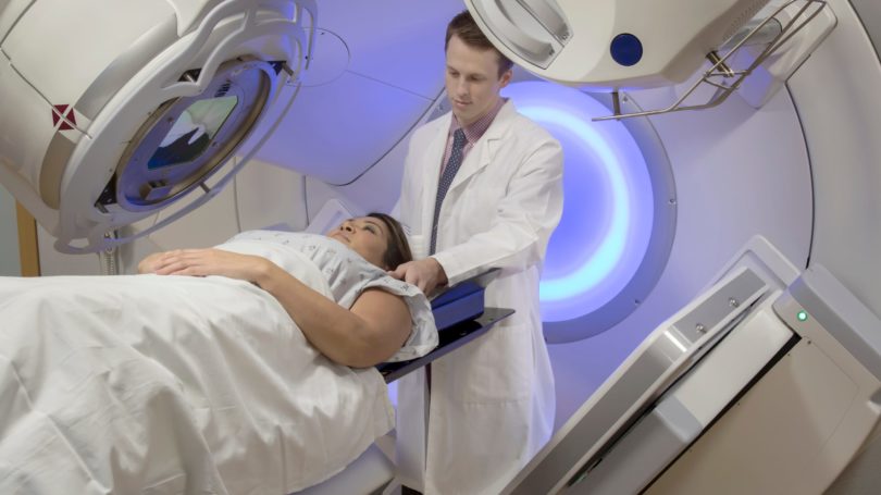 Radioterapeuta Tratamiento de pacientes Cáncer