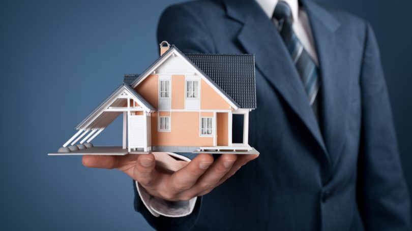 Agente de bienes raíces Broker Holding House Home