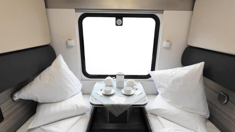 Tome el autobús del tren nocturno