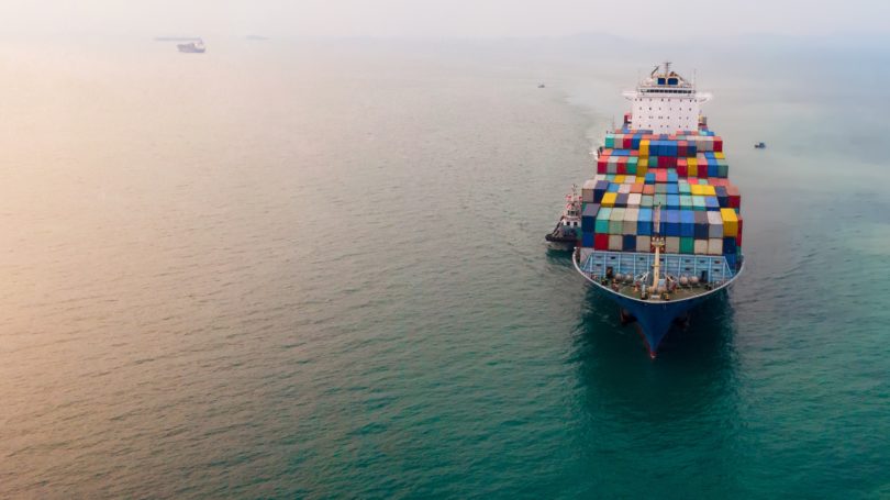 Transporte de agua Buque de carga aérea que transporta contenedores de mercancías importadas Océano