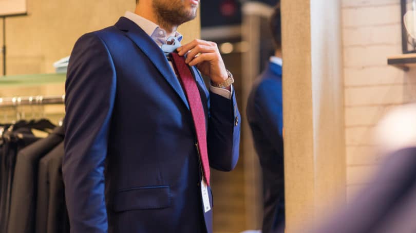 Use traje en lugar de esmoquin