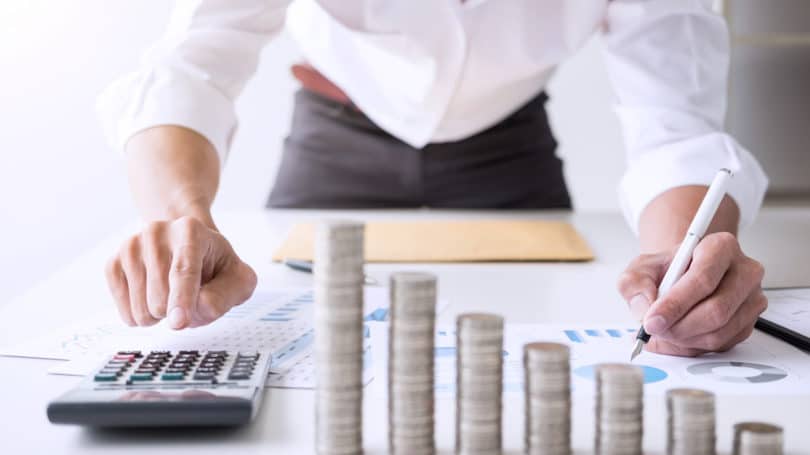 Contador Monedas Calculadora Apilada Contando Pluma Gráfica