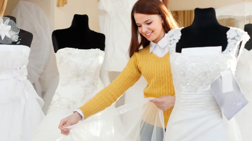 Comprobar vestidos de muestra