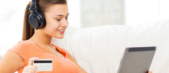 computadora de tarjeta de música de niña