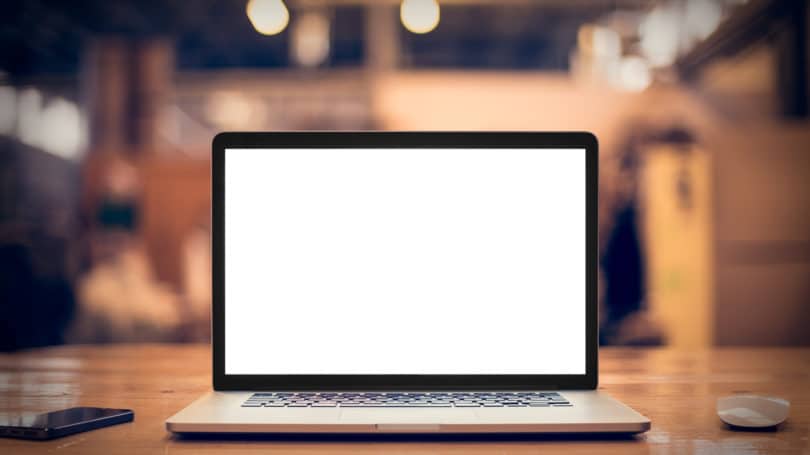 Pantalla en blanco de la tabla de computadoras portátiles