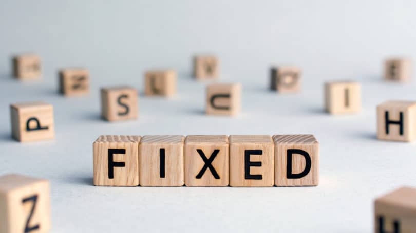 Tasa de interés de bloques de letras fijas