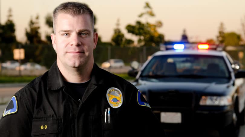 Debe hablar policía