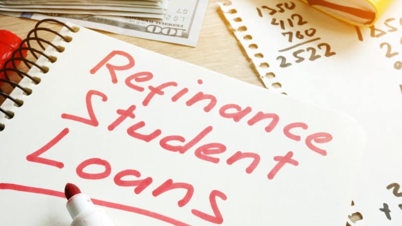 Refinanciar préstamos estudiantiles marcador cuaderno cálculo efectivo matemáticas